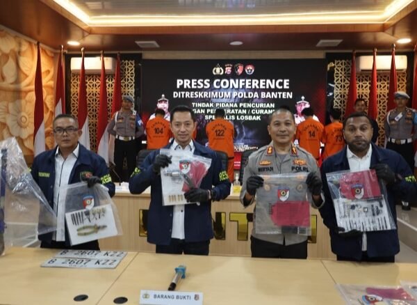 Sempat Arahkan Revolver, Dua Pelaku Curanmor Tersungkur Dibedil&hellip;