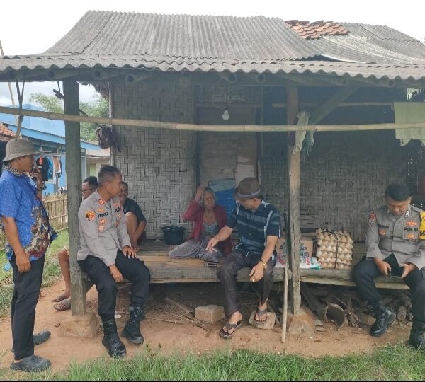 Program PECAK, Kapolsek Temui Nenek Arsanah Tinggal&hellip;