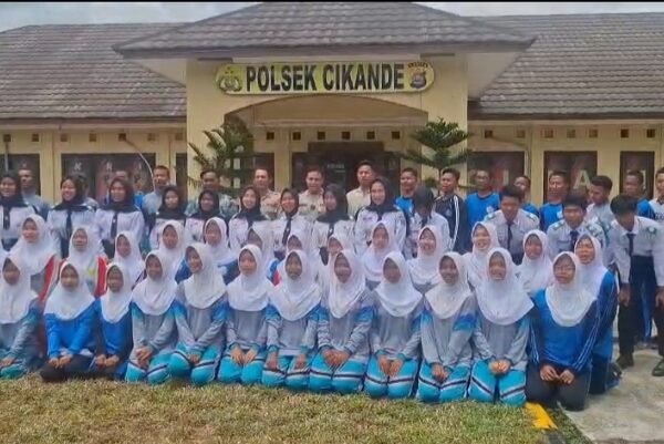Momen Pemberian Materi, Kapolsek Cikande Ajak Calon Paskibra…