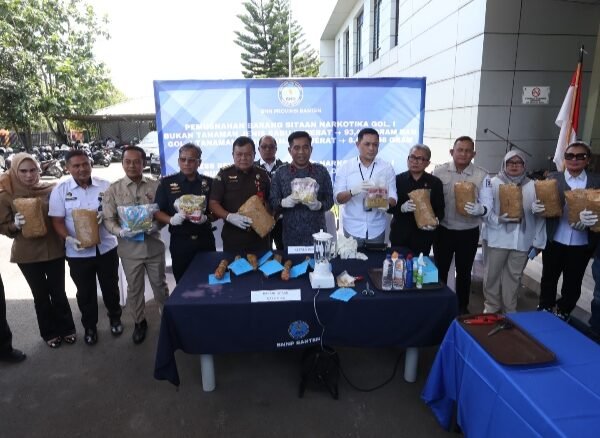 8,4 Kg Ganja Tak Bertuan Ditemukan Dalam Bus