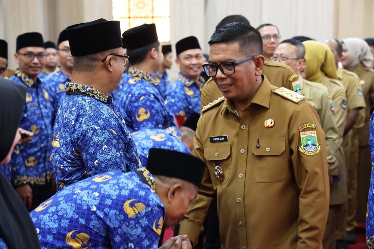 Gubernur Banten Andra Soni Serahkan 4.631 SK&hellip;