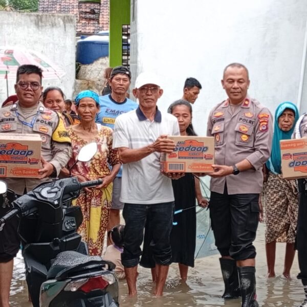 Respon Cepat Polsek Ciruas, Kapolsek Pantau Genangan dan…