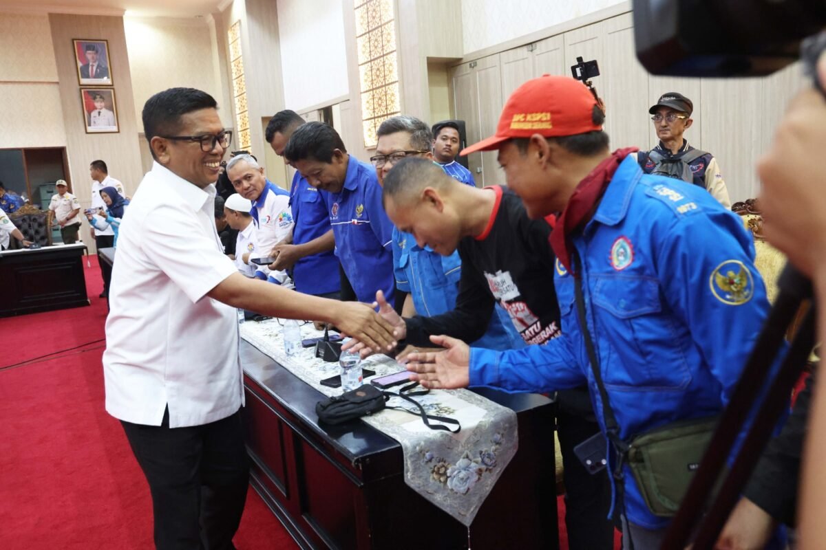 Gubernur Andra Soni Tetapkan UMP Banten 2026&hellip;