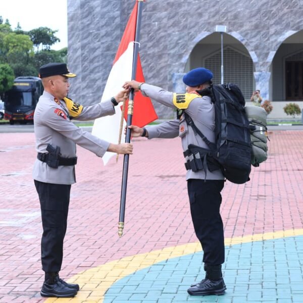 Kapolda Banten Lepas 100 Personel Brimob untuk Misi…