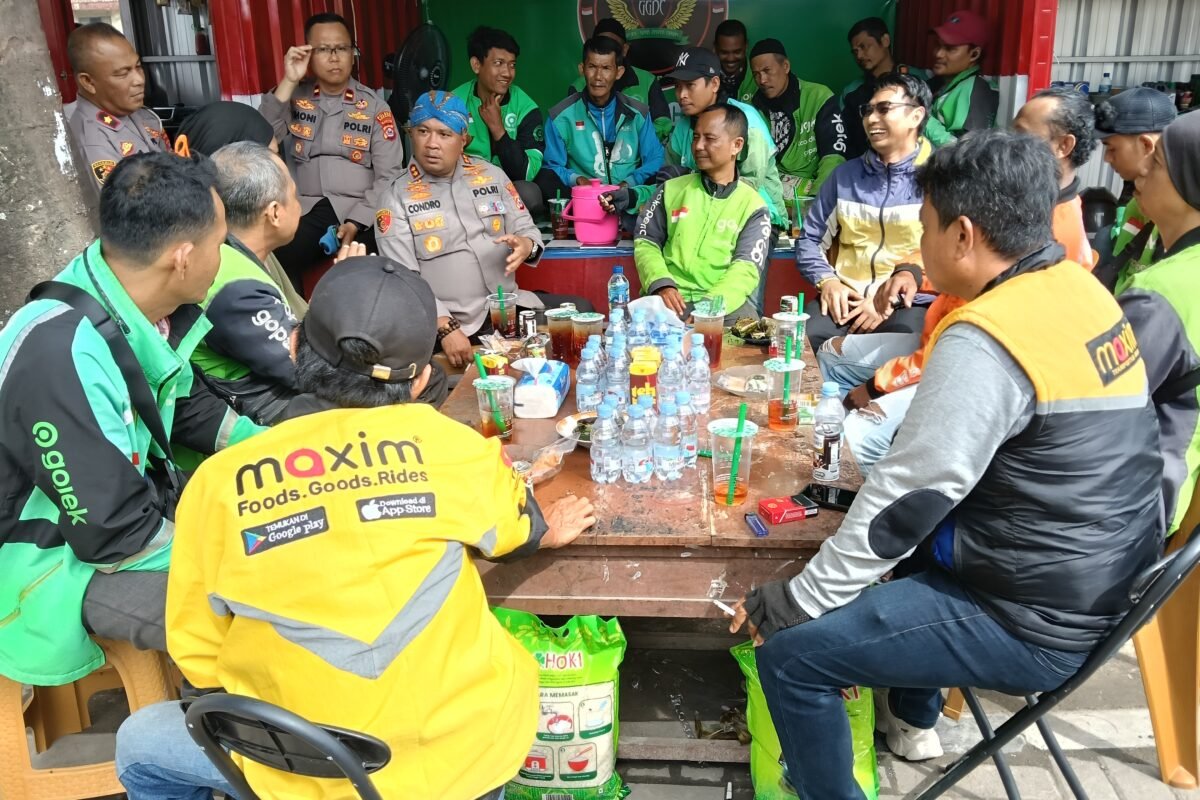 Menjaga Kedekatan dengan Komunitas, Kapolres Serang Gelar&hellip;