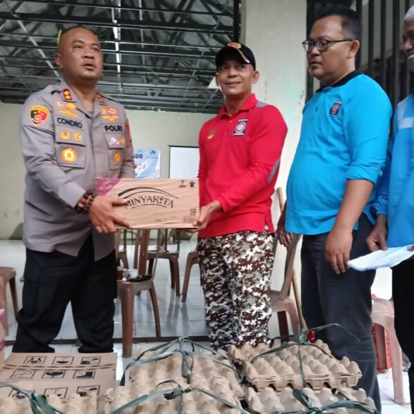 Kapolres Serang Beri Trauma Healing dan Bantuan Sembako&hellip;