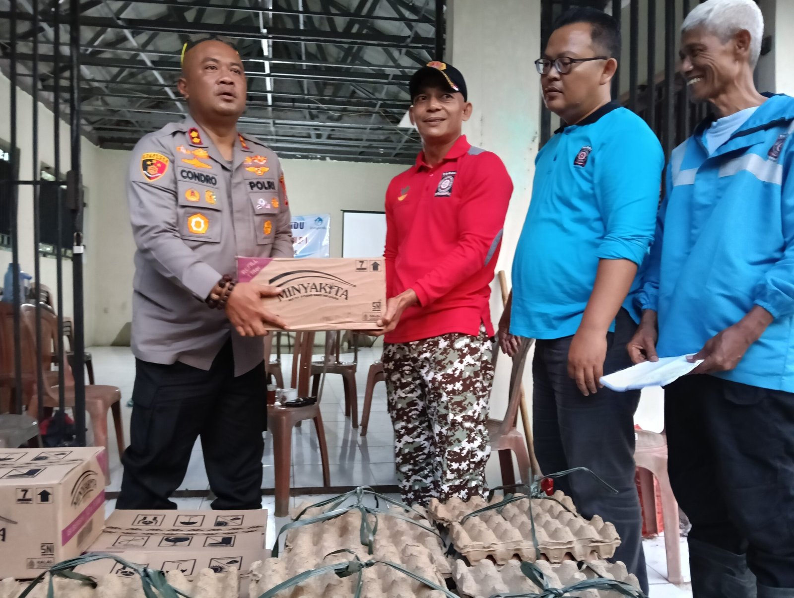 Kapolres Serang Beri Trauma Healing dan Bantuan Sembako&hellip;