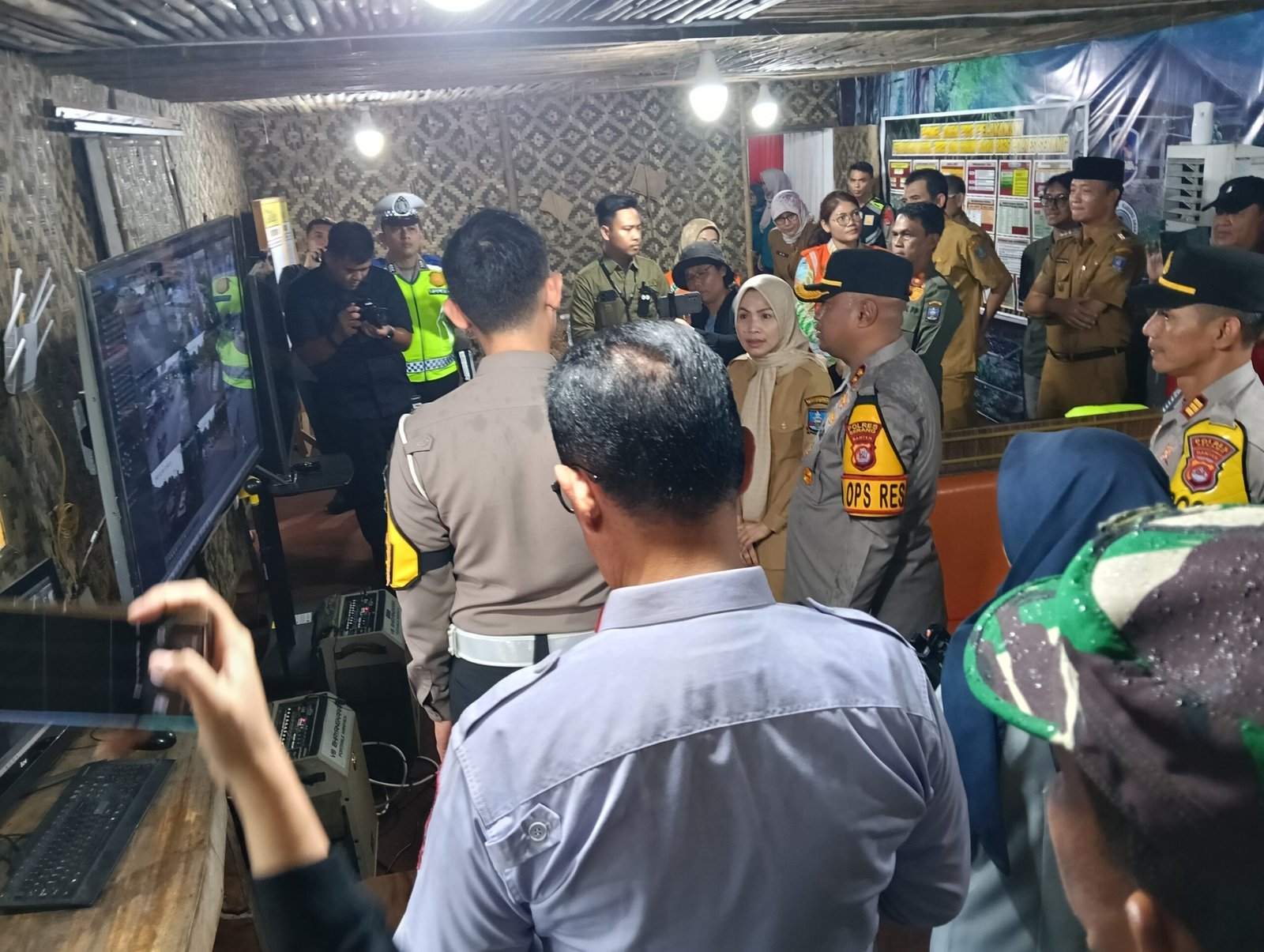 Kunjungi Posyan Nataru Cikande, Bupati Imbau Warga Tidak&hellip;