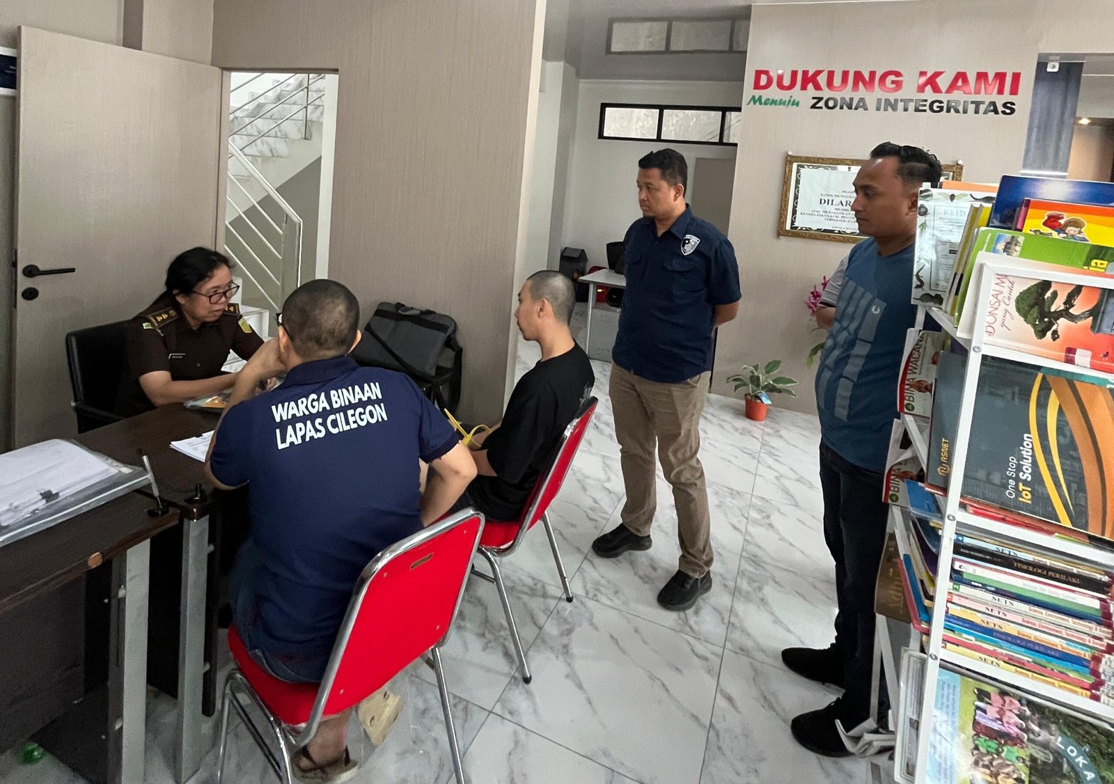 Satreskrim Polres Serang Limpahkan Tersangka dan Barang Bukti&hellip;