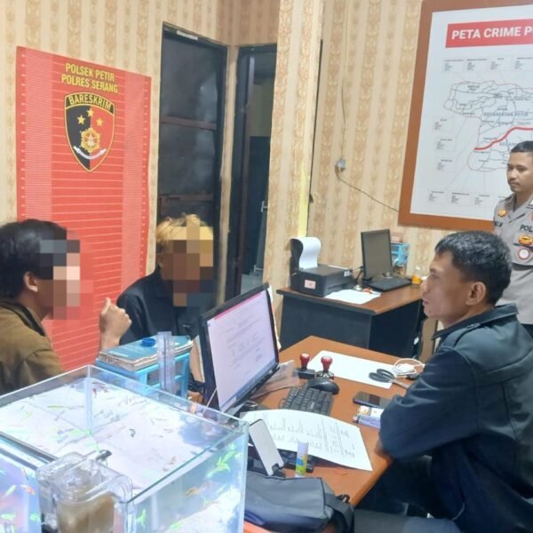 Bhabinkamtibmas Polsek Petir Berhasil Amankan 2 Warga Bawa&hellip;