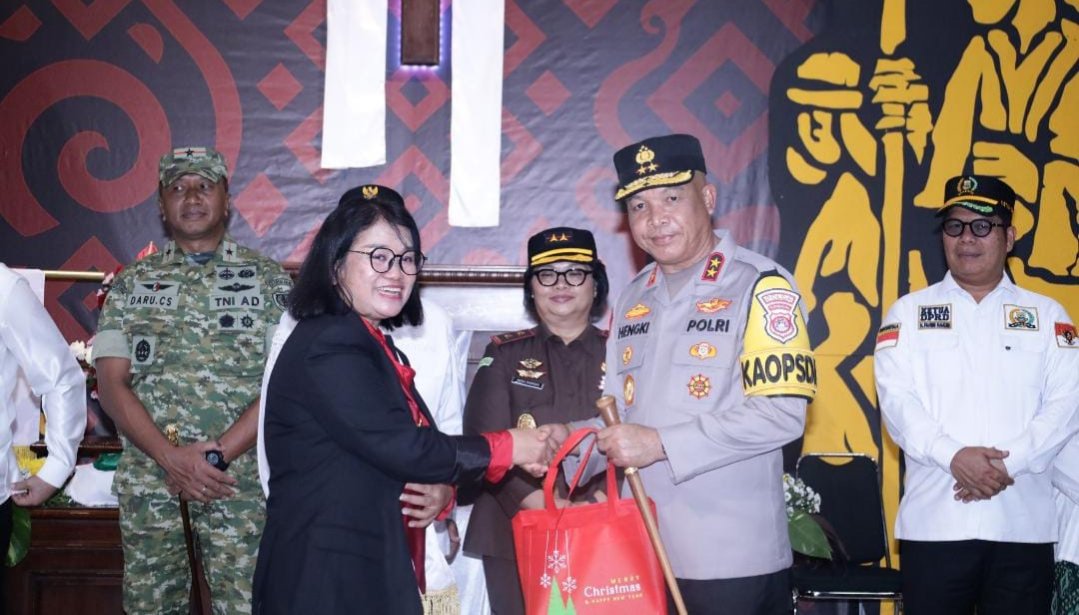 Kunjungi Gereja di Kota Serang, Kapolda Banten Sapa&hellip;