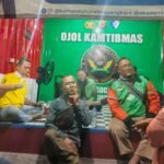 Santai di Pos Ojol Kamtibmas,…