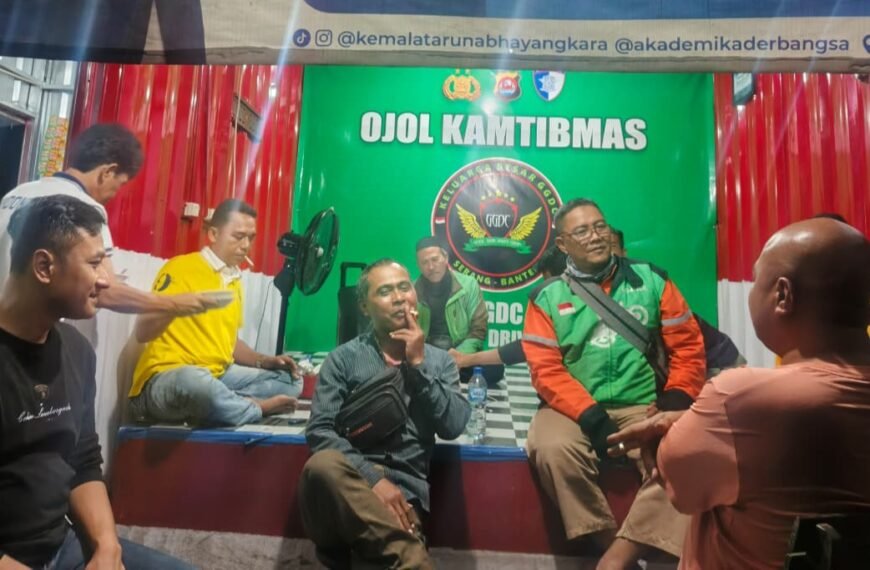 Santai di Pos Ojol Kamtibmas,&hellip;