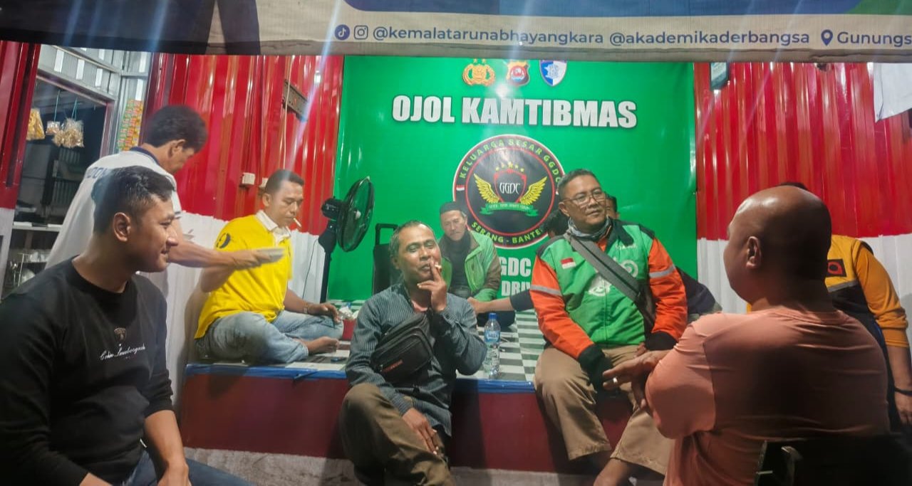 Santai di Pos Ojol Kamtibmas, Kapolres Serang Sampaikan&hellip;