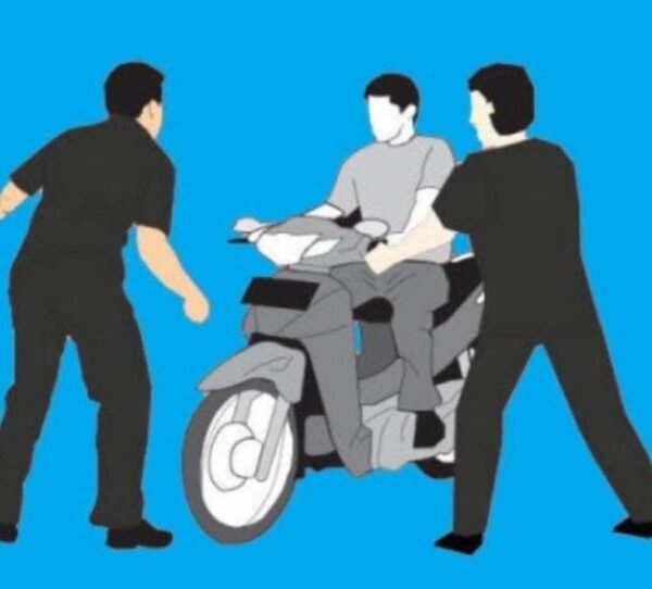 Bersenjata Tajam, Tiga Pemuda Geng Motor Keroyok Remaja&hellip;