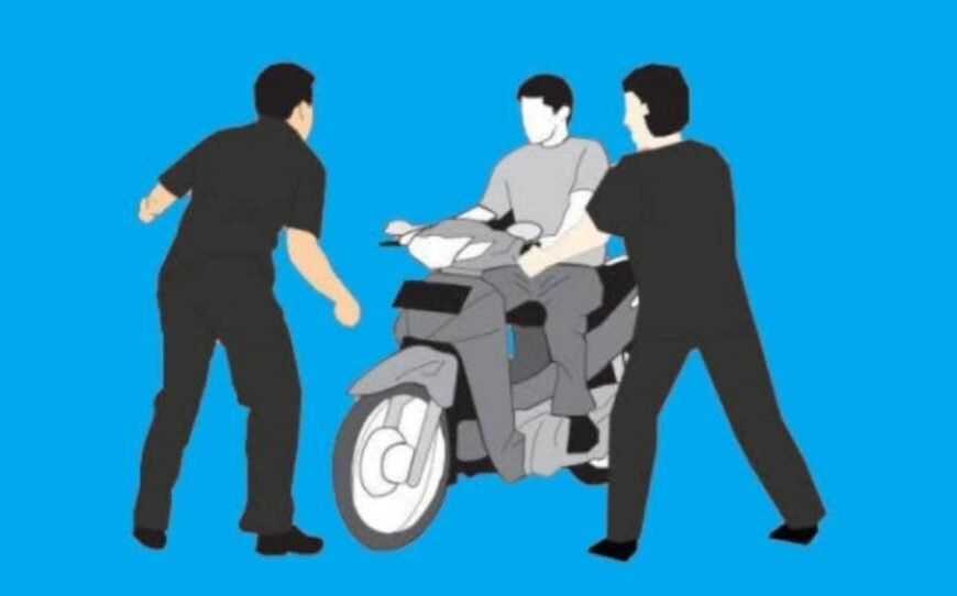 Bersenjata Tajam, Tiga Pemuda Geng&hellip;