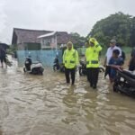 Kunjungi Warga Terdampak Luapan Sungai&hellip;