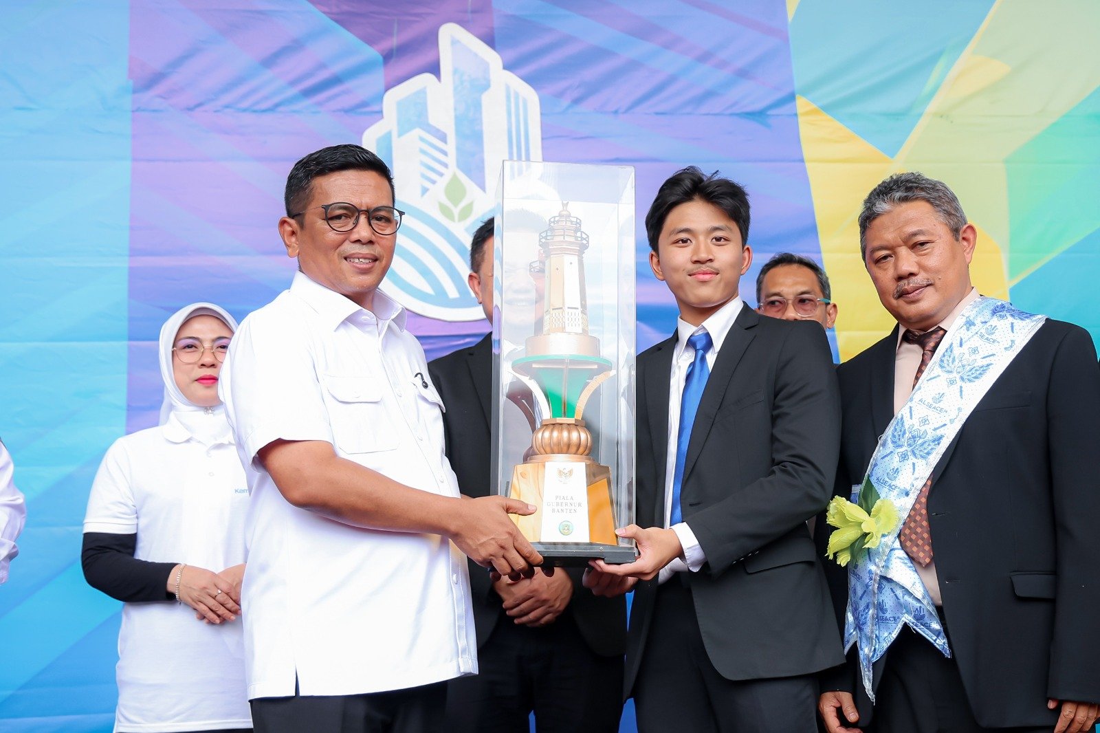 Gubernur Sebut Sekolah Gratis, Strategi Pemprov Banten Tekan&hellip;