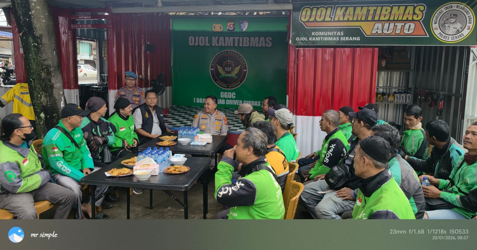 Sarapan Bubur Ayam Bersama Ojol, Kapolres Serang Pererat…