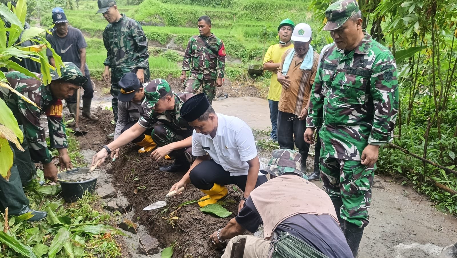 Pembangunan Jembatan Gantung Perintis Garuda di Kampung Mayak…