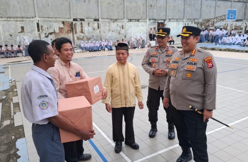 Pimpin Upacara di SMK PGRI&hellip;