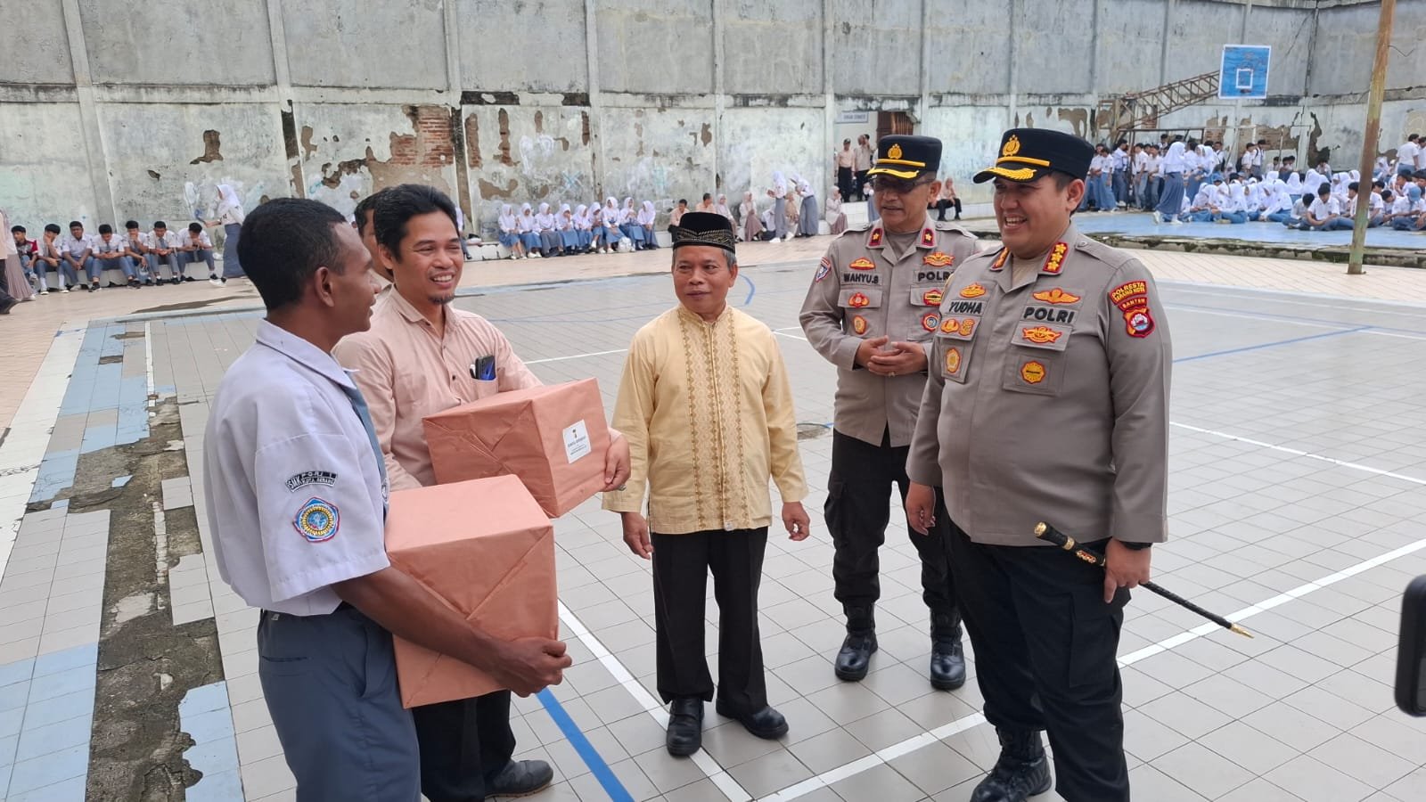 Pimpin Upacara di SMK PGRI 1 Kota Serang,…