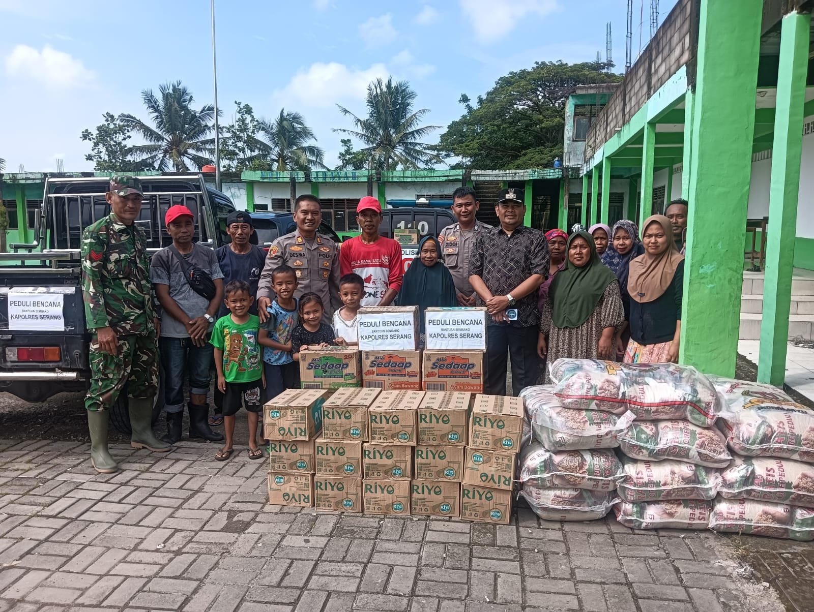 Kapolres Serang Salurkan 5 Ton Beras dan Sembako…