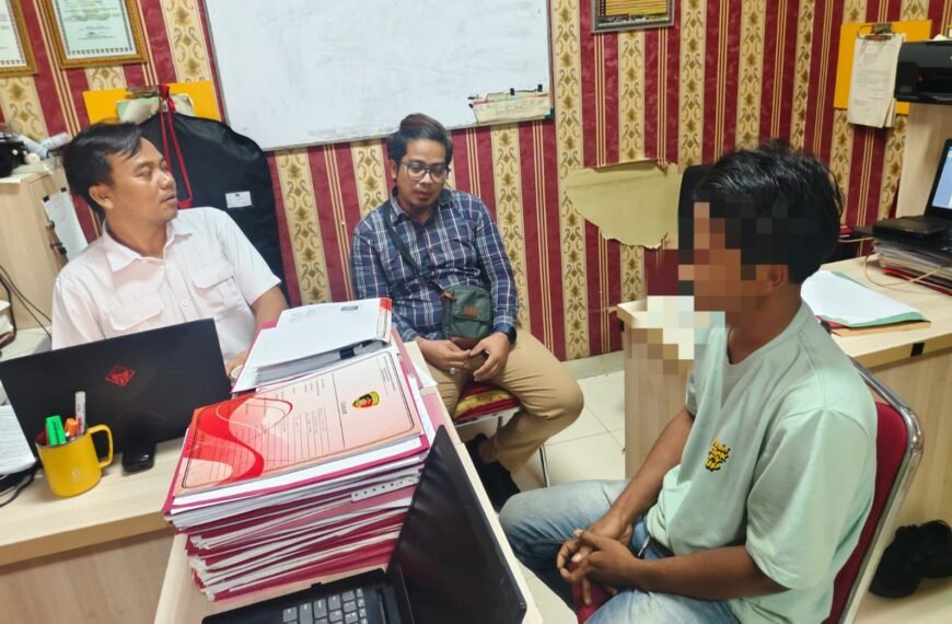 Dipergoki Orang Tua Korban, Dua&hellip;