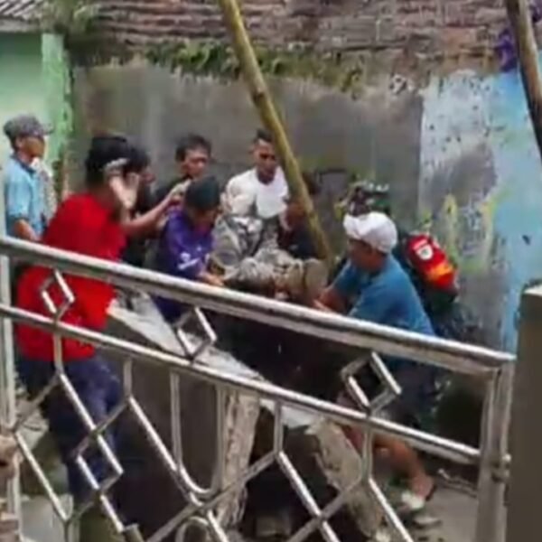 Innalilahi ! Sedang Gotong Royong, 3 Warga Tertimpa&hellip;