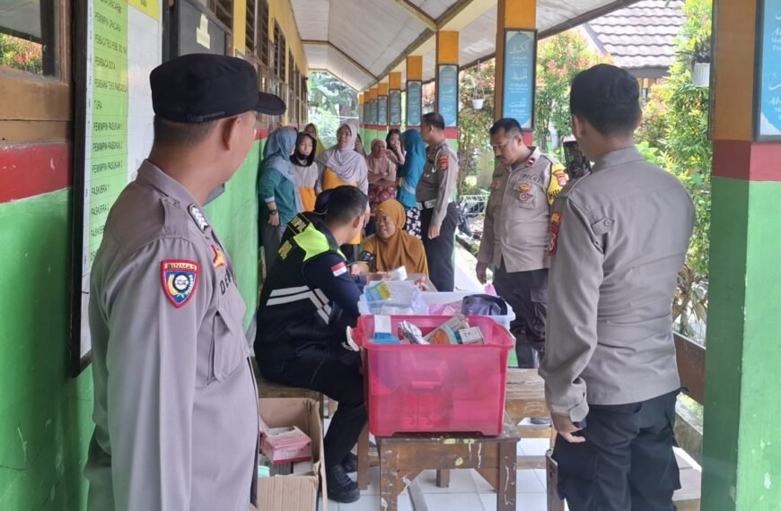 Peduli Korban Banjir, Polres Serang&hellip;