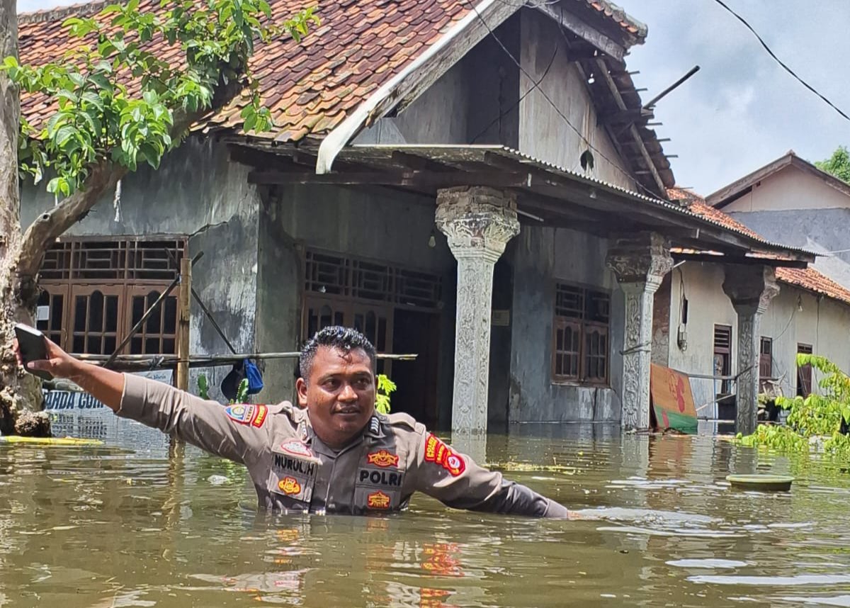 Ratusan Rumah di Carenang dan Binuang Terendam Banjir,&hellip;