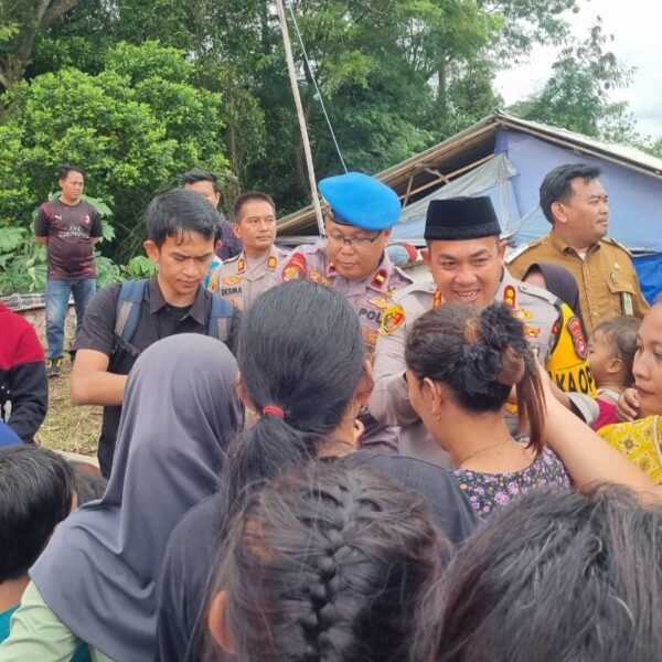 Respon Cepat Polri, Kapolres Serang Kunjungi Pengungsi Banjir&hellip;