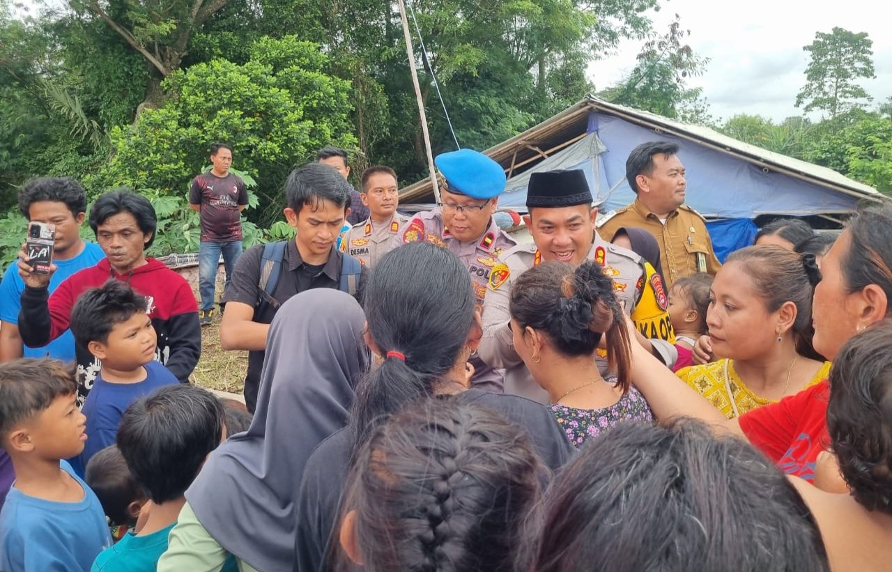 Respon Cepat Polri, Kapolres Serang Kunjungi Pengungsi Banjir&hellip;