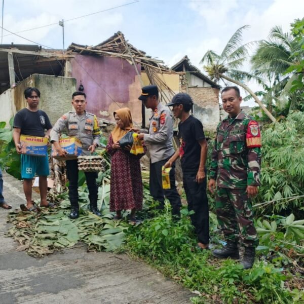 Curah Hujan Tinggi Picu Longsor di Cikeusal, Rumah&hellip;