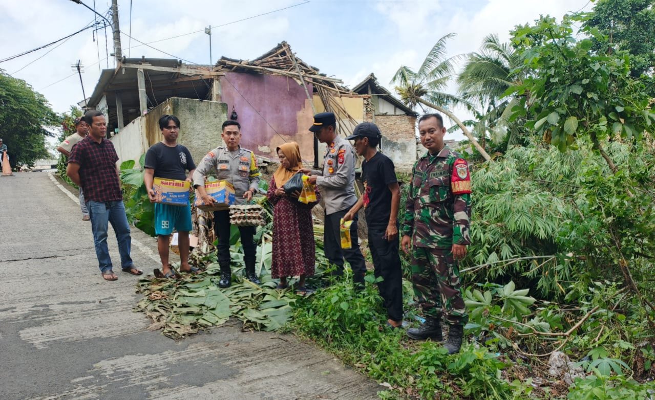Curah Hujan Tinggi Picu Longsor di Cikeusal, Rumah&hellip;