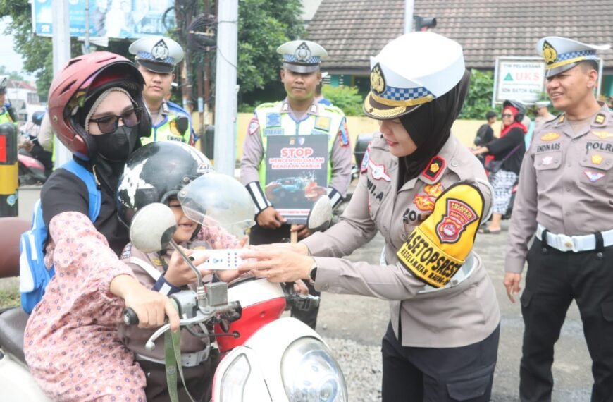 Kasatlantas Berikan Apresiasi Pengendara Tertib&hellip;