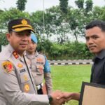 Selamatkan Anak Tenggelam, Nawawi Terima Penghargaan dari Kapolres Serang