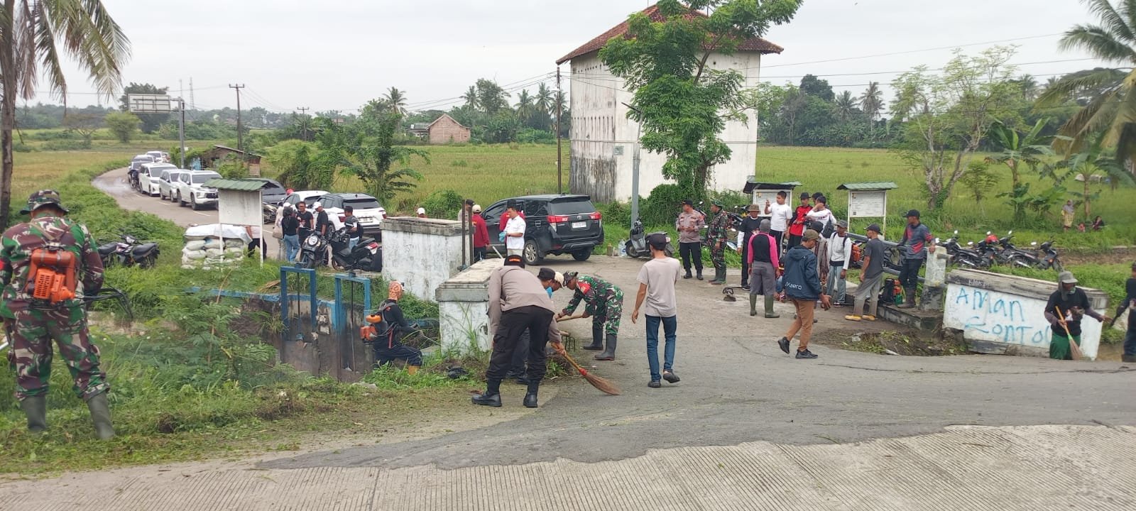 Muspika Lebak Wangi Gelar Aksi Bersih-Bersih di Teras&hellip;