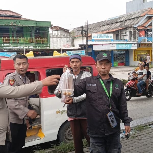 Polsek Ciruas Gelar Jum’at Berkah, Bagikan Takjil&hellip;