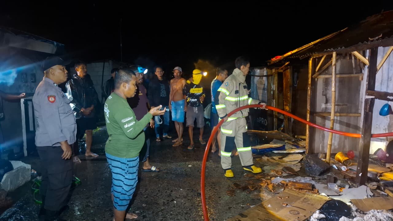 Disambar Petir Saat Hujan Lebat, Rumah dan Warung&hellip;