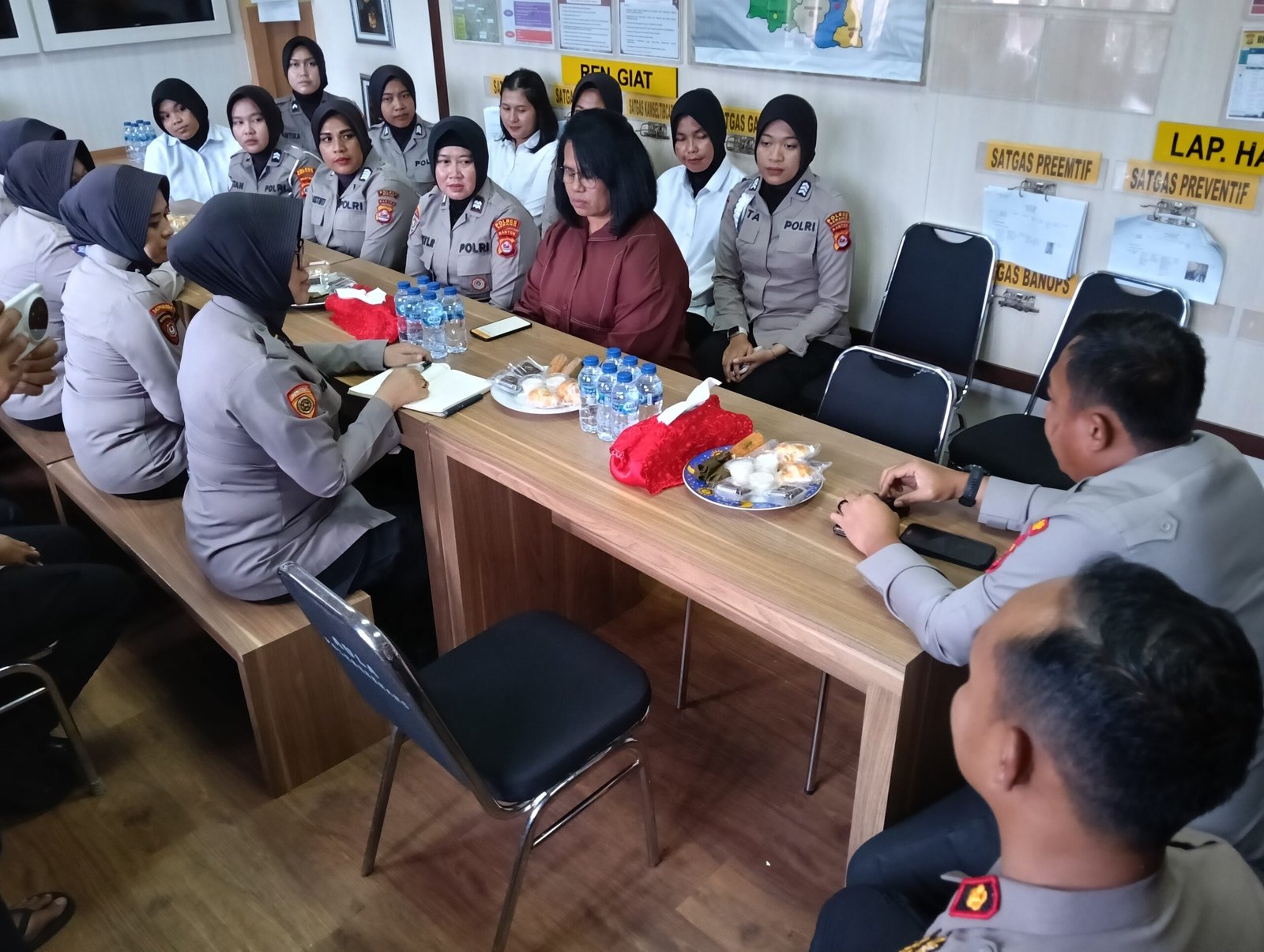 Silaturahmi dengan Polwan, Kapolres Serang Dorong Keseimbangan Tugas,&hellip;
