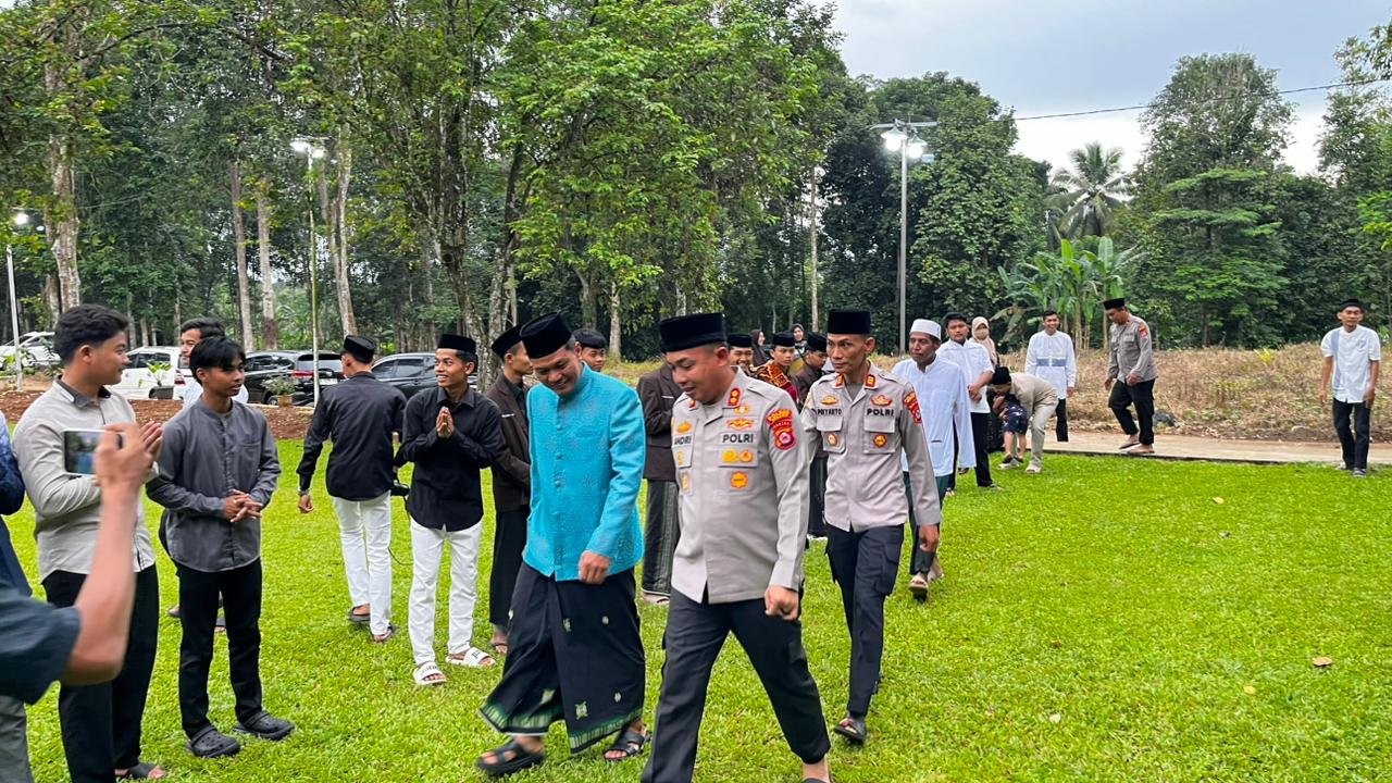 Buka Puasa Bersama Santri, Kapolres Serang Tekankan Pentingnya&hellip;