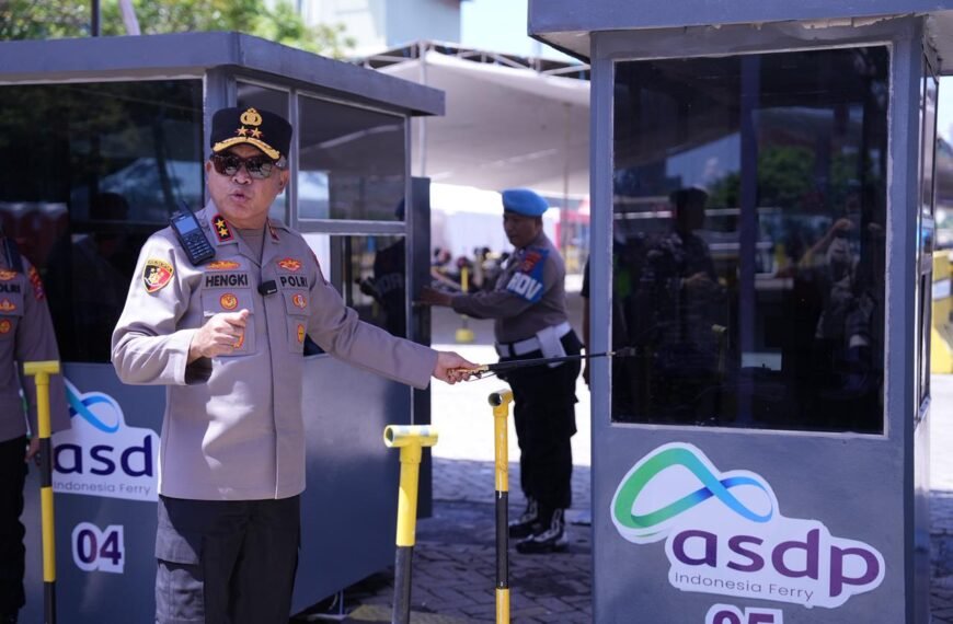 Kapolda Banten Tinjau Pos Penyekatan…