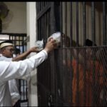 Janji Ramadhan Terwujud, Tahanan Rutan Polres Serang Nikmati Opor dan Rendang