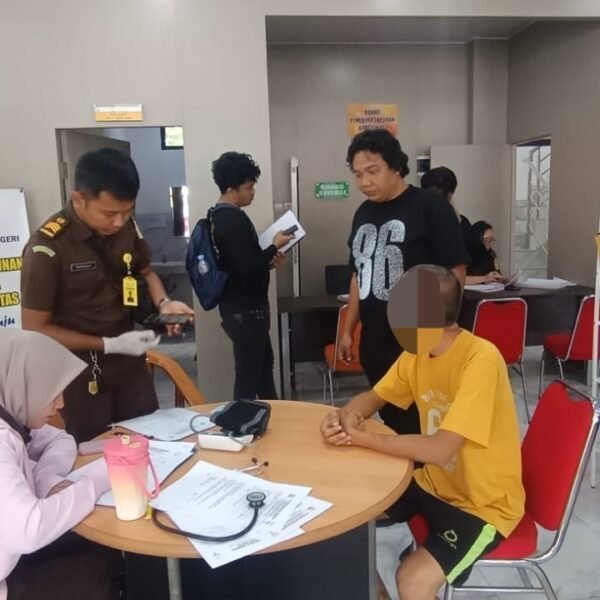 Berkas Lengkap, Unit Reskrim Polsek Cikande Serahkan Tersangka&hellip;