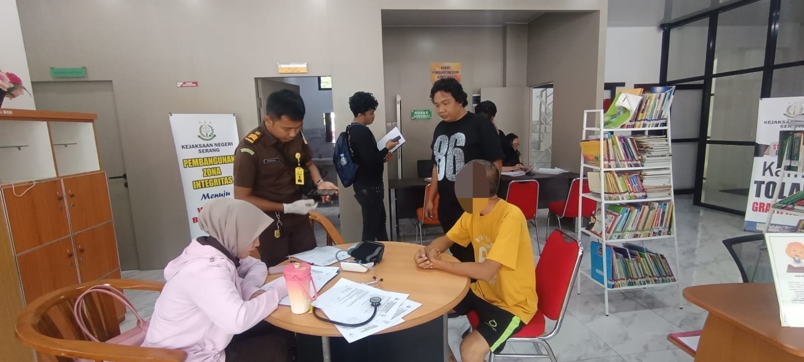 Berkas Lengkap, Unit Reskrim Polsek Cikande Serahkan Tersangka&hellip;