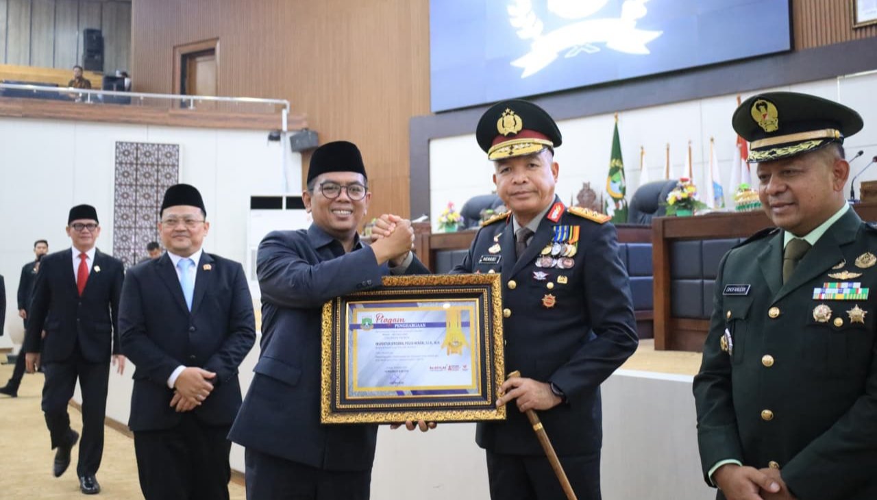 Kerja Keras Aparat Berbuah Manis, Kapolda Terima Penghargaan…