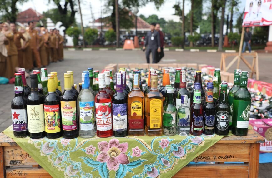 Operasi Tiga Bulan, Satpol PP Serang Hancurkan&hellip;