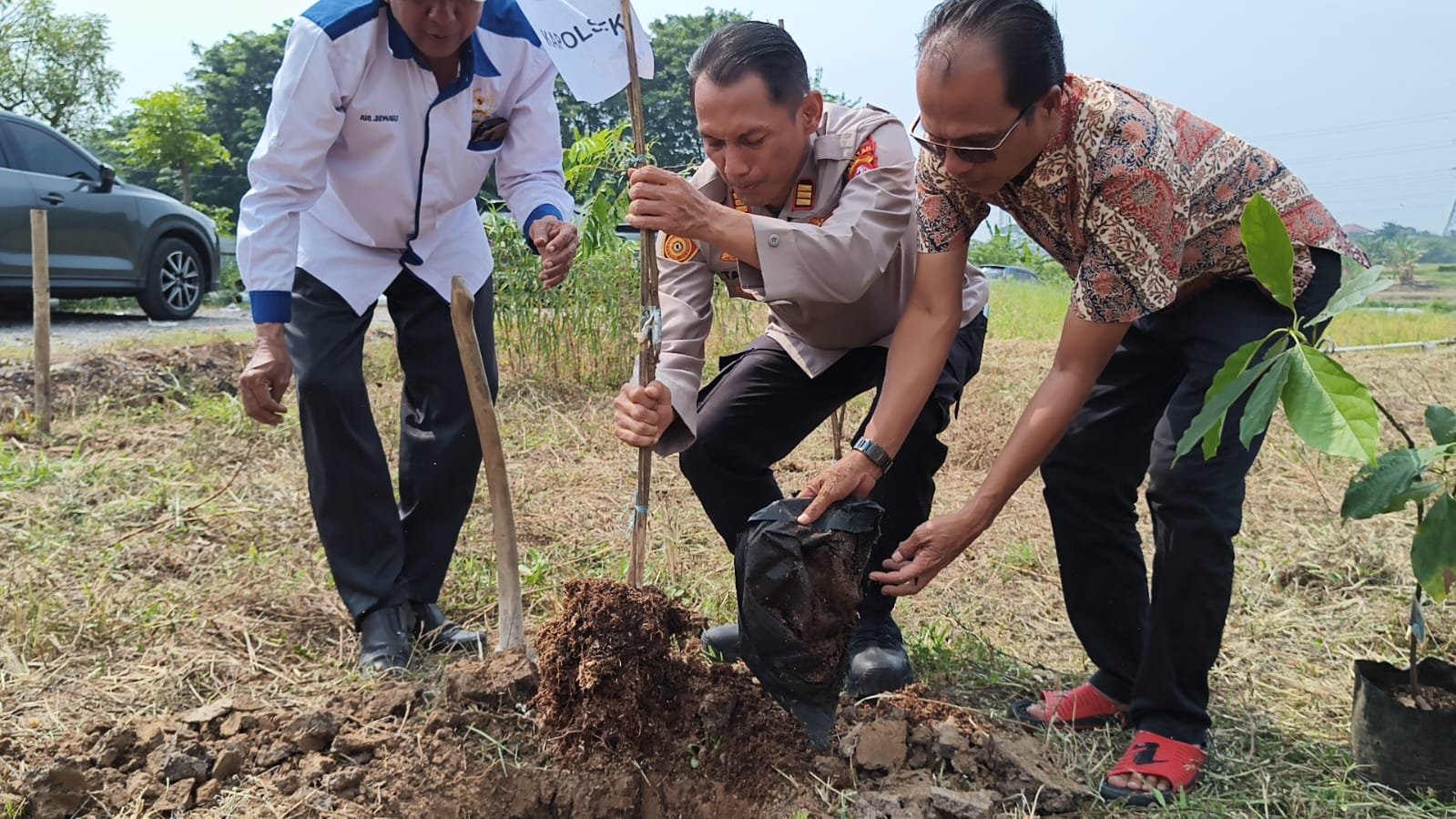 Penanaman Serentak, Polsek Cikande dan Muspika Kibin Tanah&hellip;
