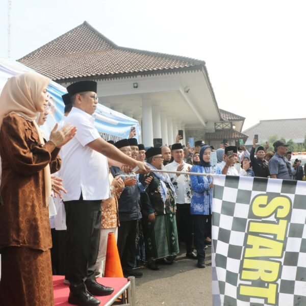 Gubernur dan Bupati Lepas 392 Jemaah Haji&hellip;